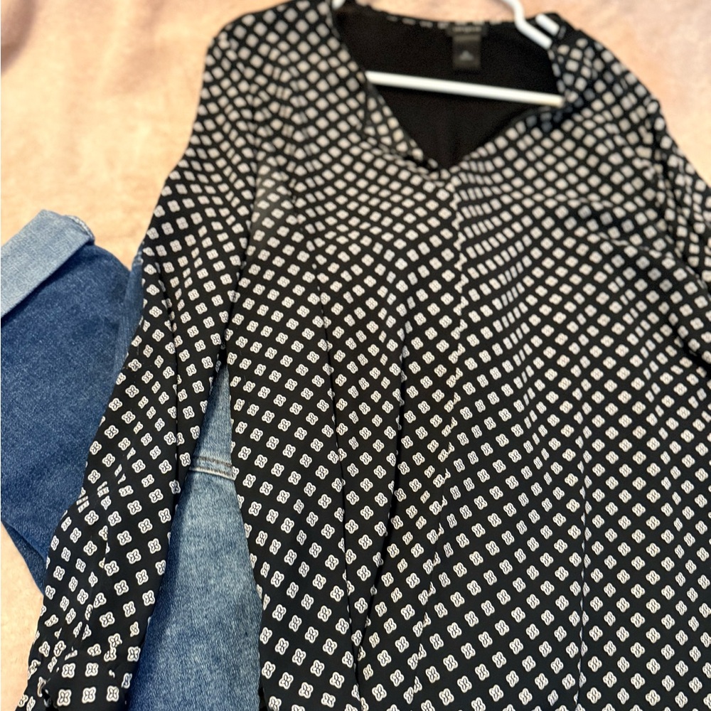 Ann Taylor Black and White Geometric Blouse
